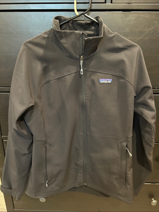 Patagonia Jackets & Blazers - Women’s Patagonia Black Softshell Full-Zip Jacket size medium
